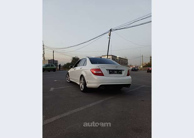 Mercedes-Benz 300 2011 — photo 6