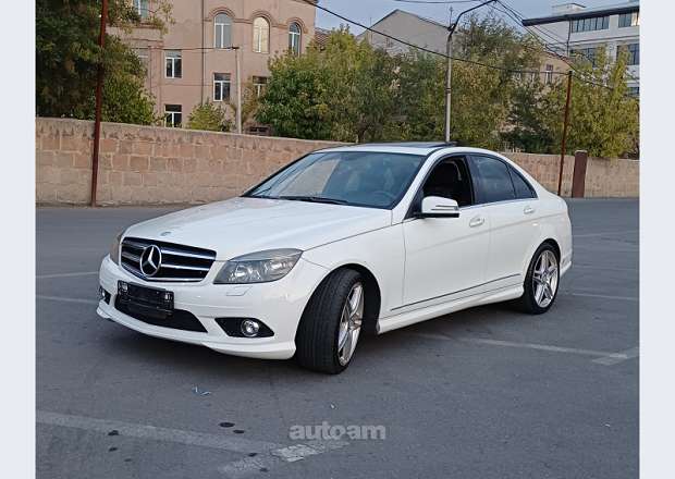 Mercedes-Benz 300 2011 — photo 1
