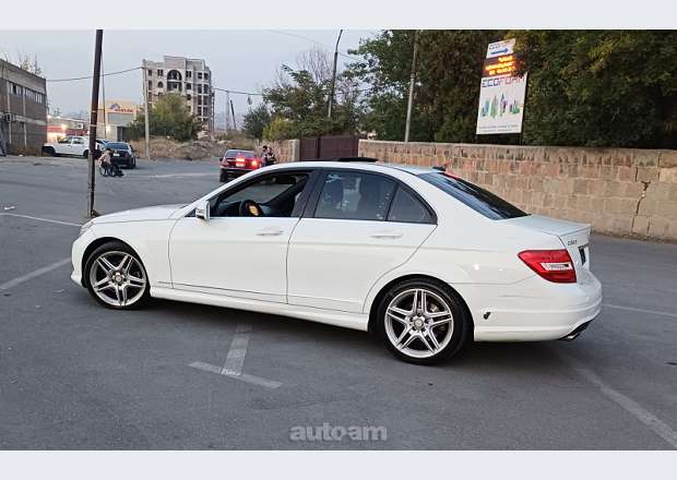 Mercedes-Benz 300 2011 — photo 5