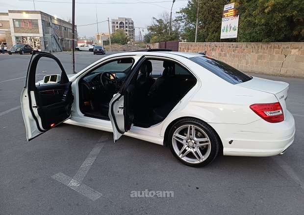 Mercedes-Benz 300 2011 — photo 3
