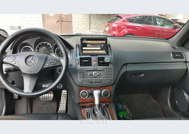 Mercedes-Benz 300 2011 — photo 9