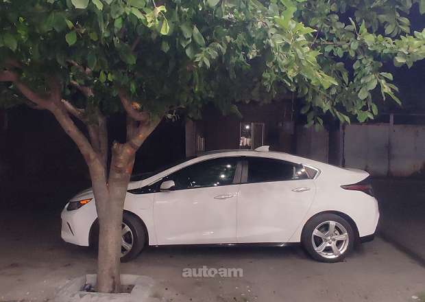 Chevrolet Volt 2015 — photo 1