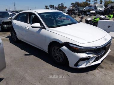 Hyundai Elantra  2024 