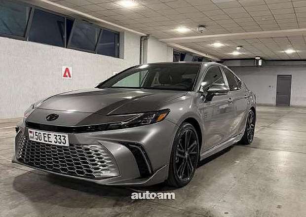 Toyota Camry 2025 — լուսանկար 1