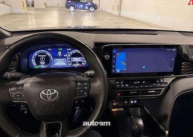 Toyota Camry 2025 — լուսանկար 9