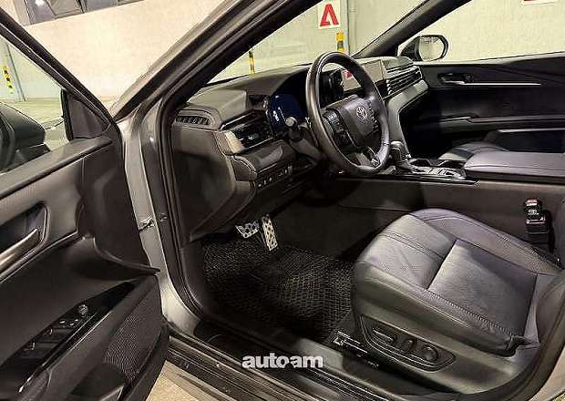 Toyota Camry 2025 — լուսանկար 13