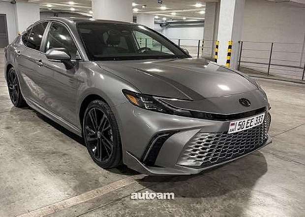 Toyota Camry 2025 — լուսանկար 2