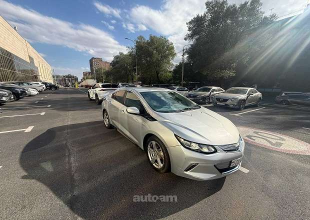 Chevrolet Volt 2019 — photo 1