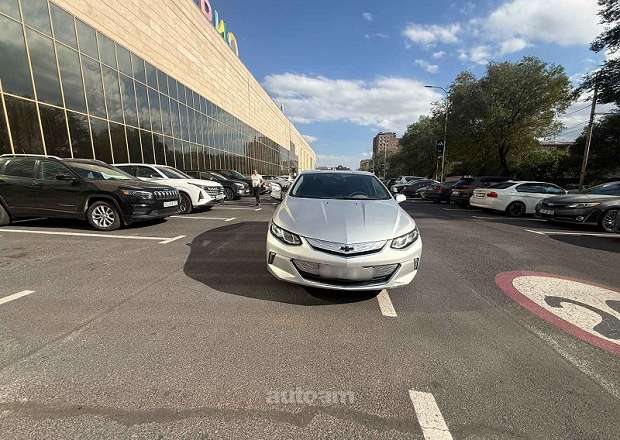 Chevrolet Volt 2019 — photo 2