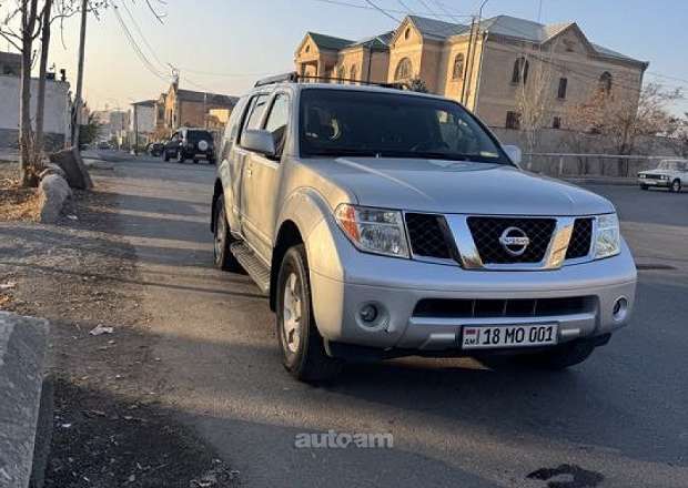 Nissan Pathfinder 2004 — լուսանկար 1