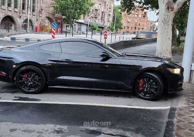 Ford Mustang 2015 — фото 1