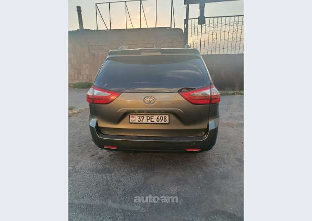 Toyota Sienna 2020 — լուսանկար 6