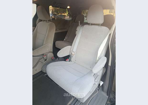 Toyota Sienna 2020 — լուսանկար 4