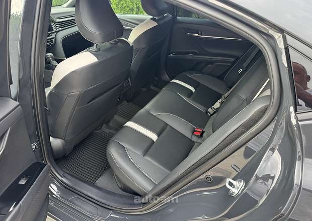 Toyota Camry 2025 — photo 7