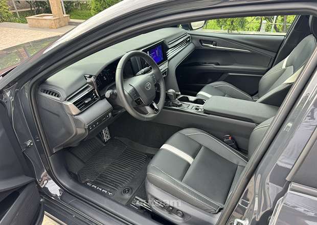 Toyota Camry 2025 — photo 6