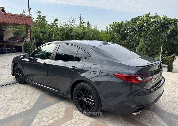 Toyota Camry 2025 — photo 3