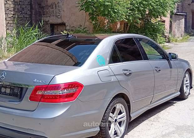 Mercedes-Benz E 350 2011 — photo 2