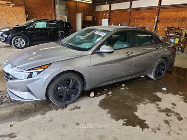 Hyundai Elantra  2022 