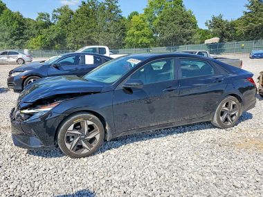 Hyundai Elantra  2022 