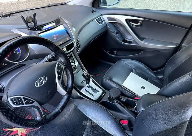 Hyundai Elantra 2011 — photo 4