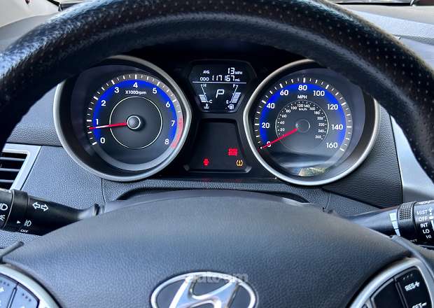 Hyundai Elantra 2011 — photo 6