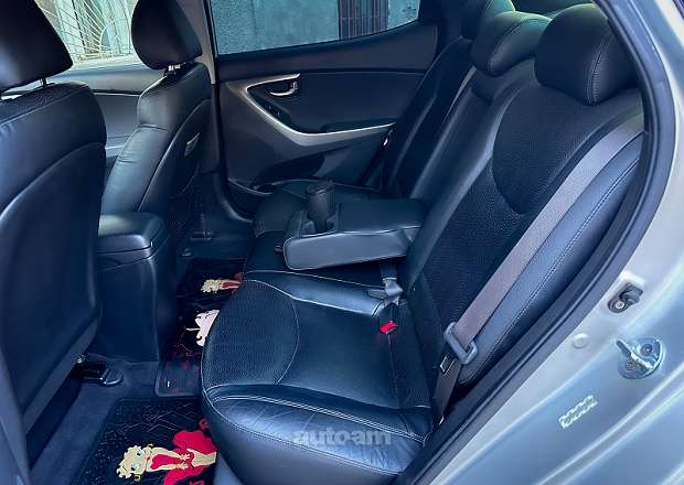 Hyundai Elantra 2011 — photo 7