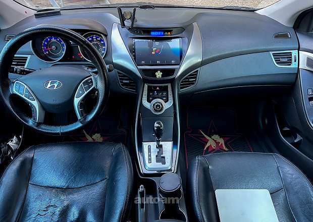 Hyundai Elantra 2011 — photo 8