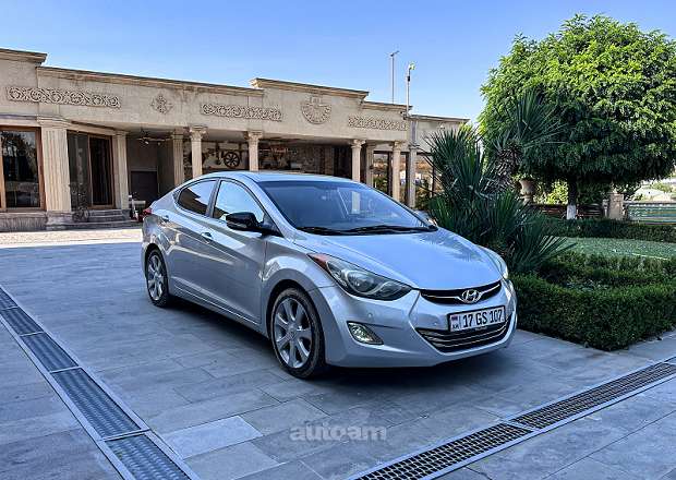 Hyundai Elantra 2011 — photo 1