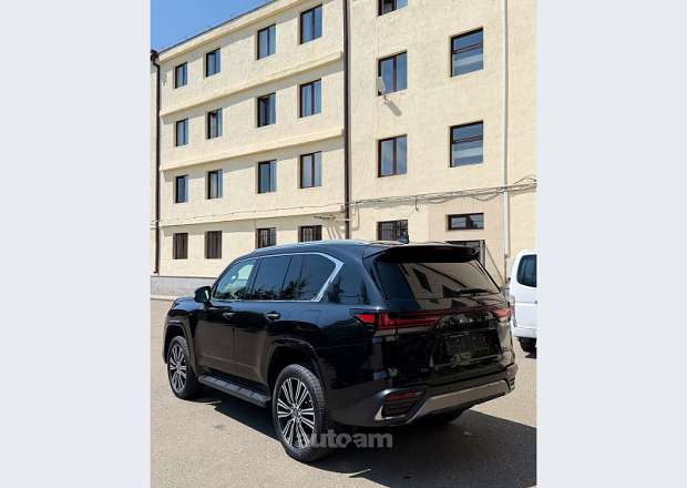 Lexus LX 600