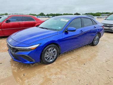 Hyundai Elantra  2024 