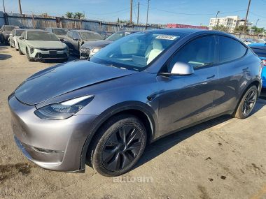 Tesla Model Y  2024 