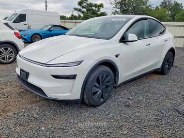Tesla Model Y  2026 
