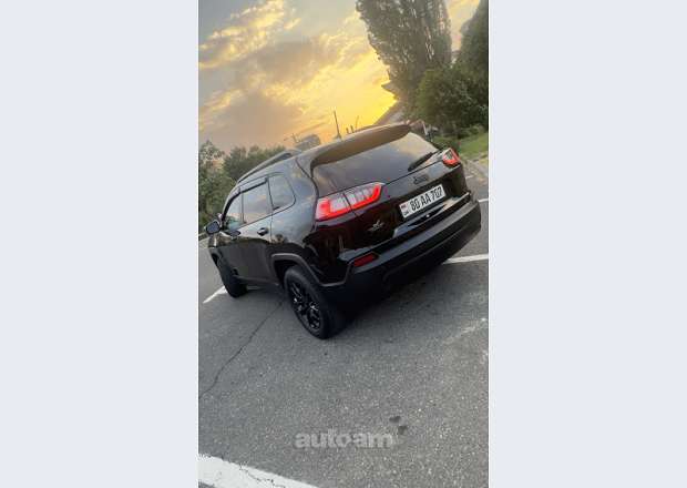 Jeep Cherokee 2023 — լուսանկար 8