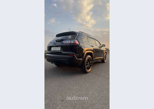 Jeep Cherokee 2023 — լուսանկար 4