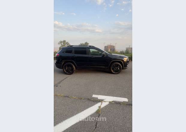 Jeep Cherokee 2023 — լուսանկար 5