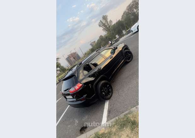 Jeep Cherokee 2023 — լուսանկար 7