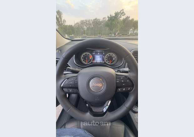 Jeep Cherokee 2023 — լուսանկար 11