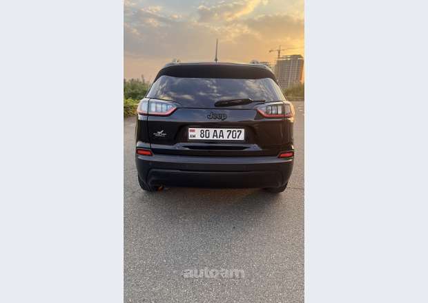 Jeep Cherokee 2023 — լուսանկար 6