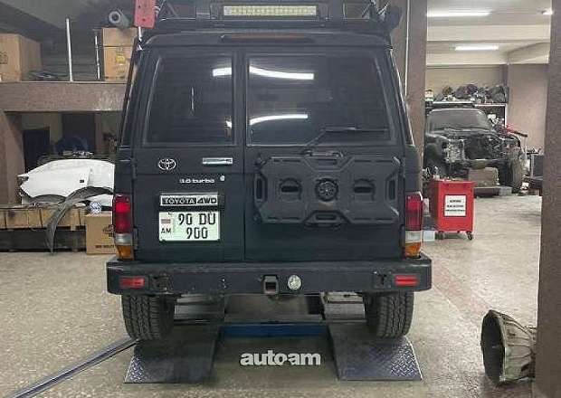 Toyota Land Cruiser 70 1994 — photo 4