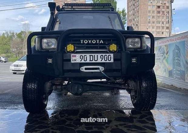 Toyota Land Cruiser 70 1994 — photo 3