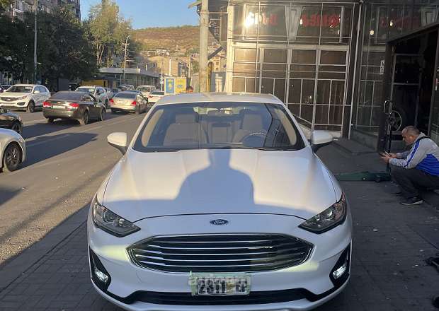 Ford Fusion 2017 — фото 1
