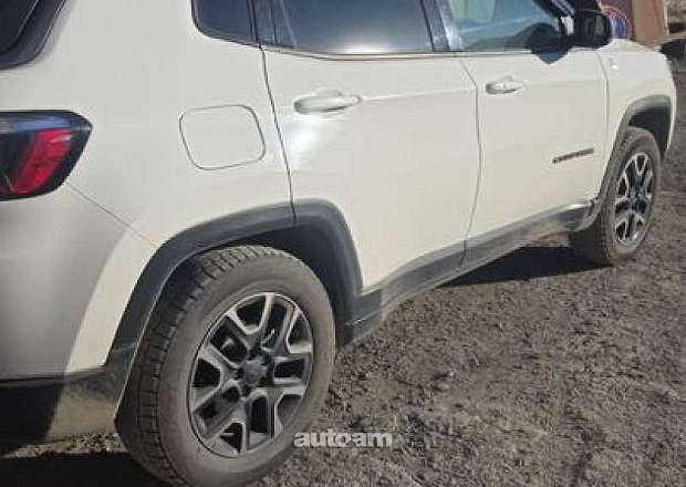 Jeep Compass 2019 — լուսանկար 3