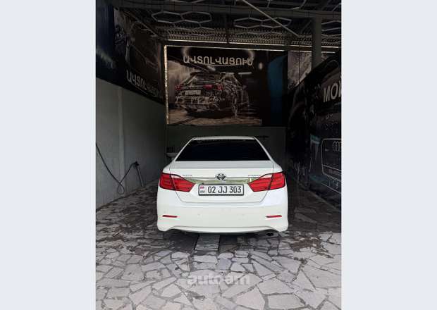 Toyota Camry 2012 — photo 1