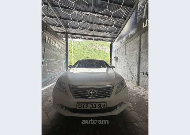 Toyota Camry 2012 — photo 2