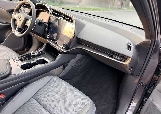 Lexus RZ 450e