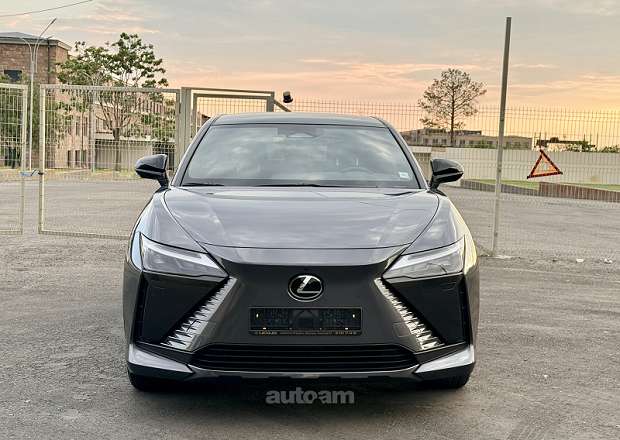 Lexus RZ 450e