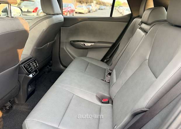 Lexus RZ 450e