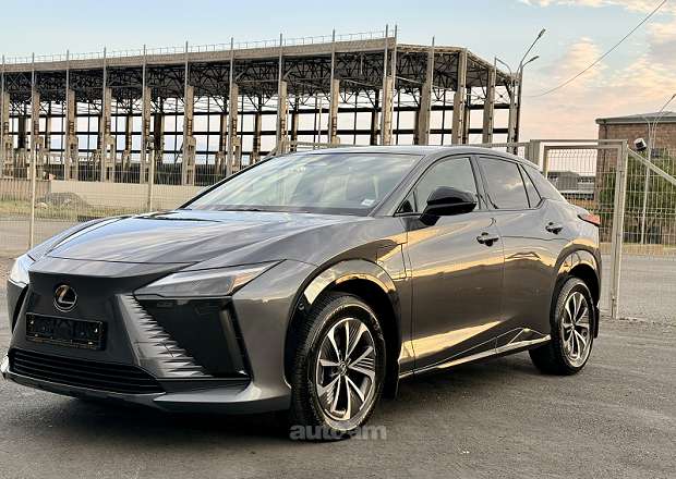 Lexus RZ 450e