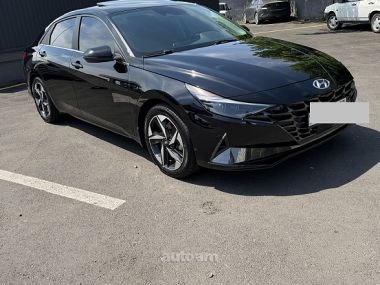 Hyundai Elantra  2022 