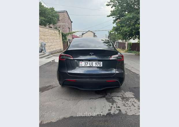 Tesla Model Y 2024 — photo 8